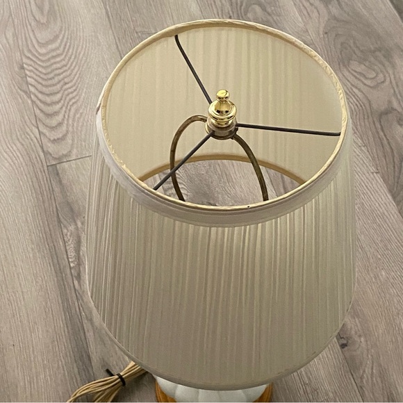 Vintage Milk Glass Table Lamp - Picture 6 of 6